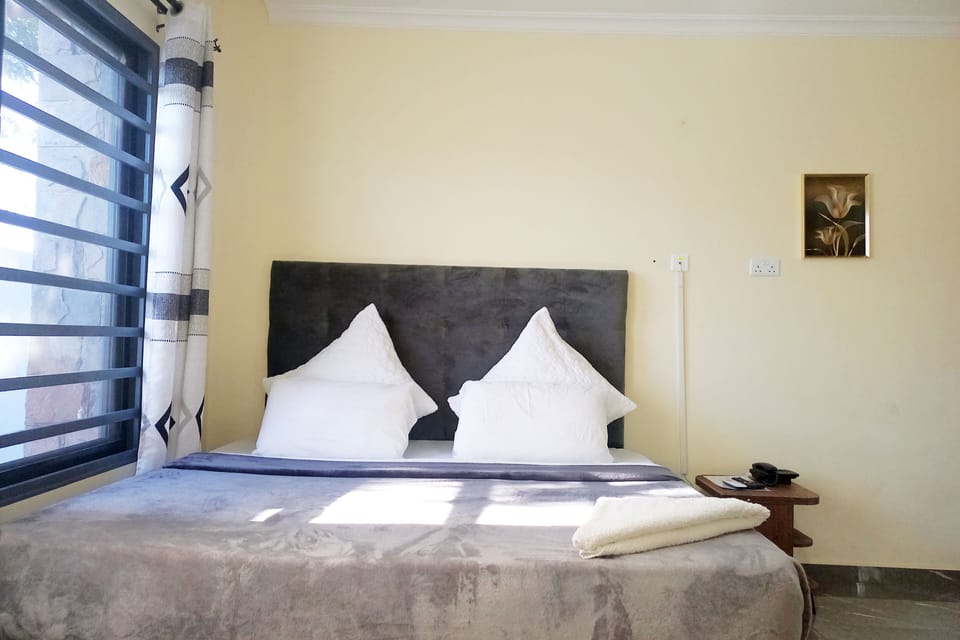 Double Room | Premium bedding, desk, laptop workspace, soundproofing