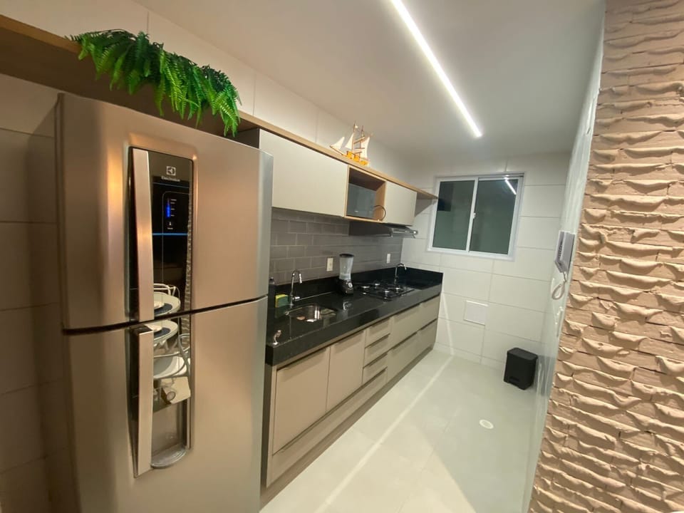 Microwave, cookware/dishes/utensils