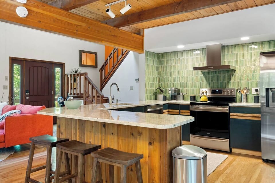 Well-equipped kitchen 