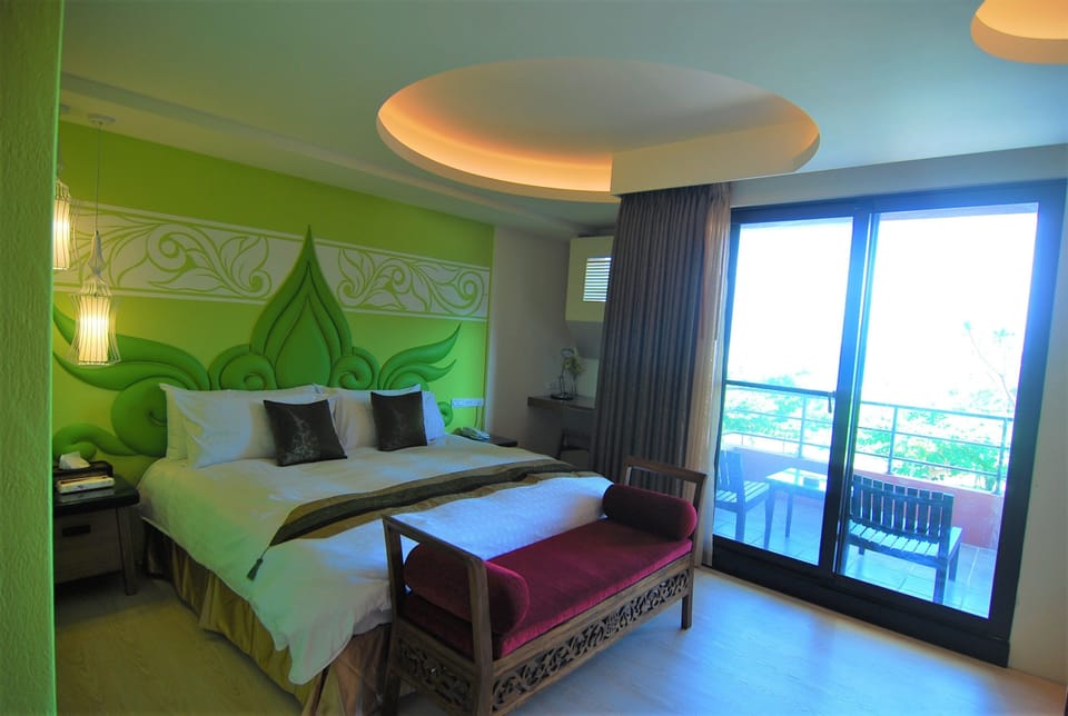 Deluxe Double Room, Sea View | Down comforters, in-room safe, desk, soundproofing