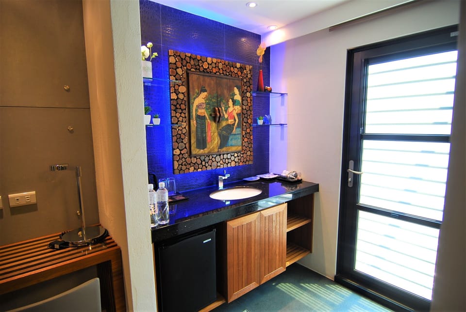 Standard Double Room | Bathroom | Shower, free toiletries, hair dryer, slippers