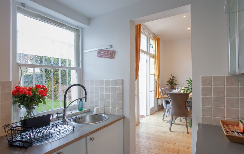 House | Private kitchen | Fridge, microwave, oven, stovetop