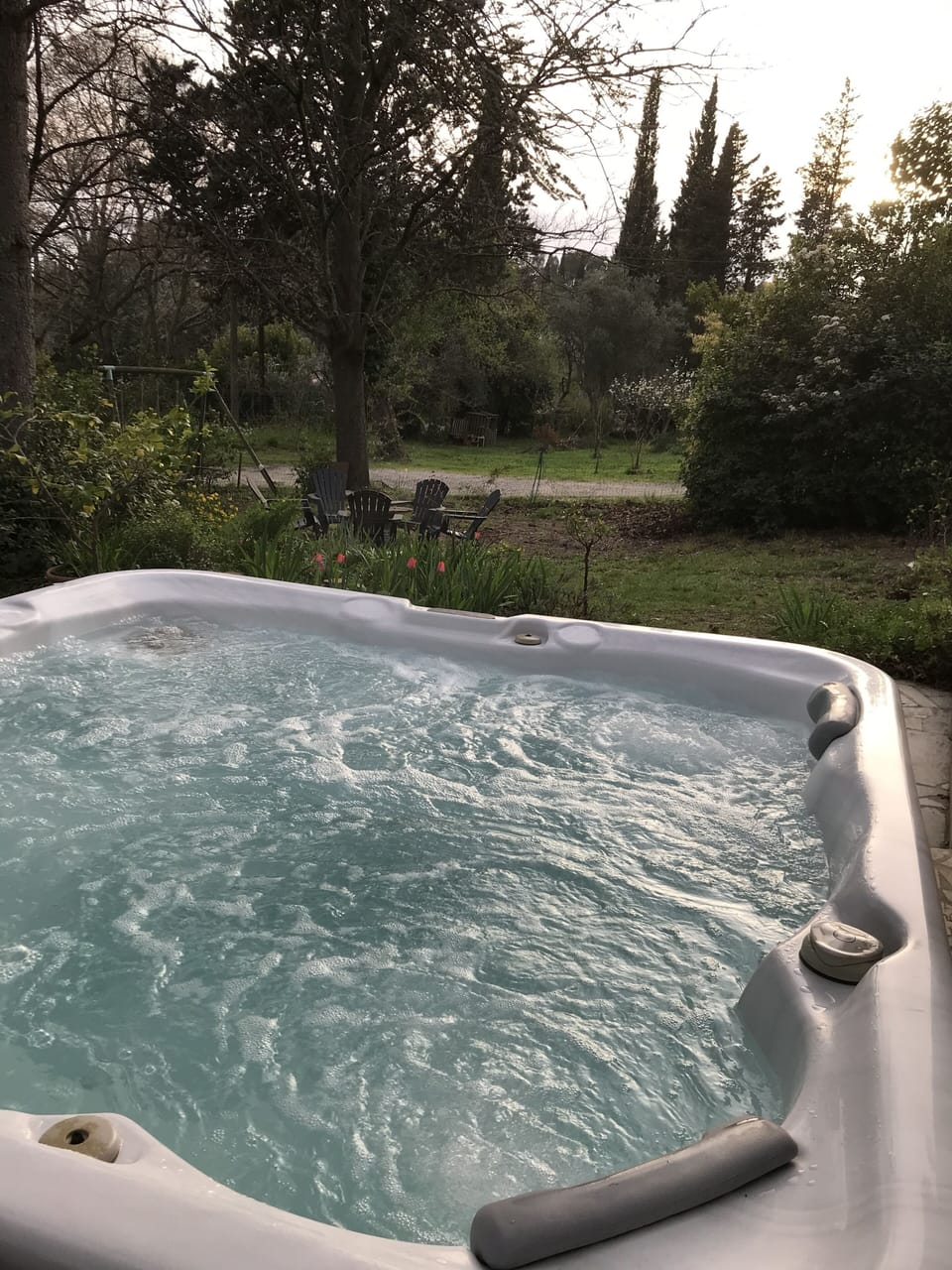 Outdoor spa tub