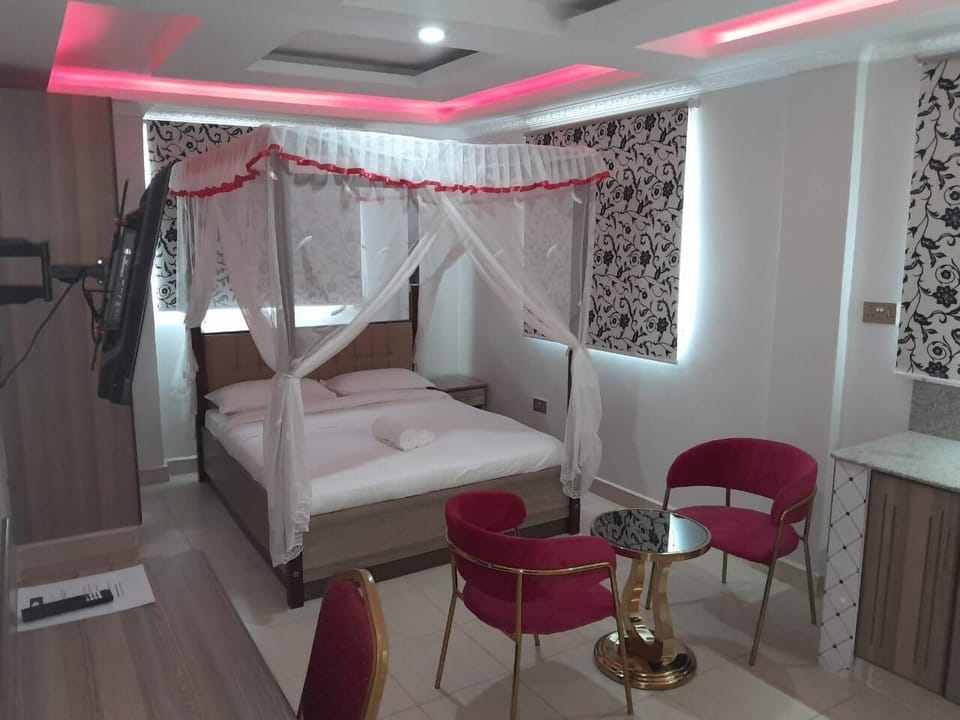 Deluxe Studio, Resort View | Premium bedding, Select Comfort beds, desk, laptop workspace