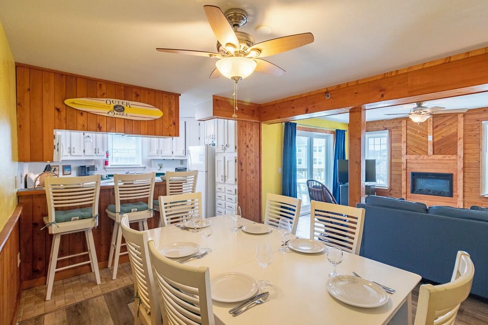 Top Level Dining Area