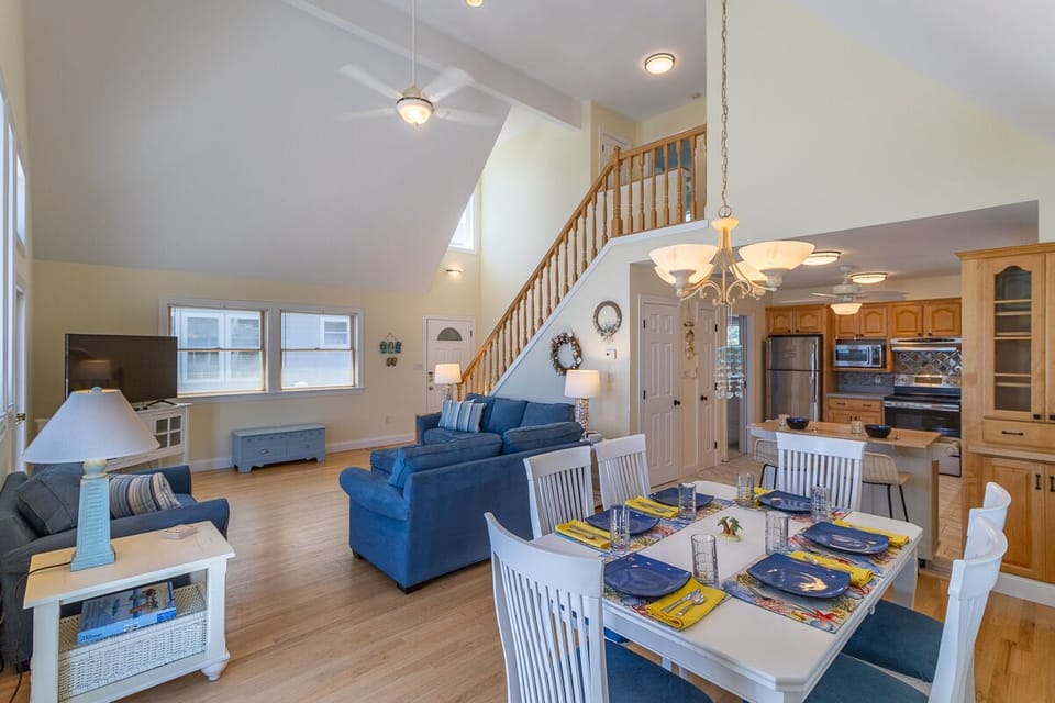 Mid Level Dining Area