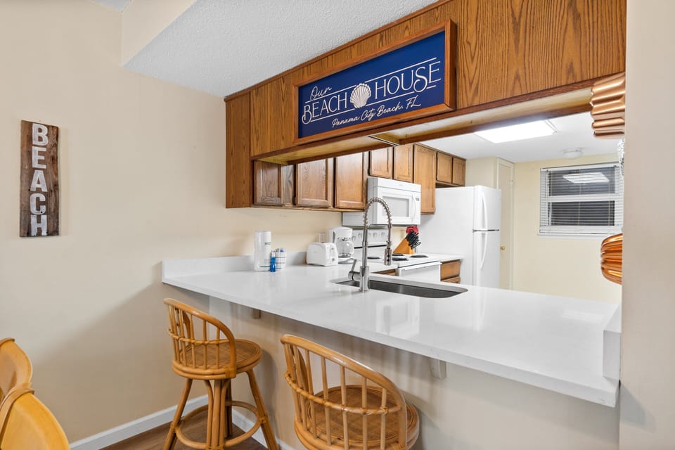 Condo, 2 Bedrooms, Beach View (715A) | Private kitchen | Full-size fridge, microwave, oven, stovetop