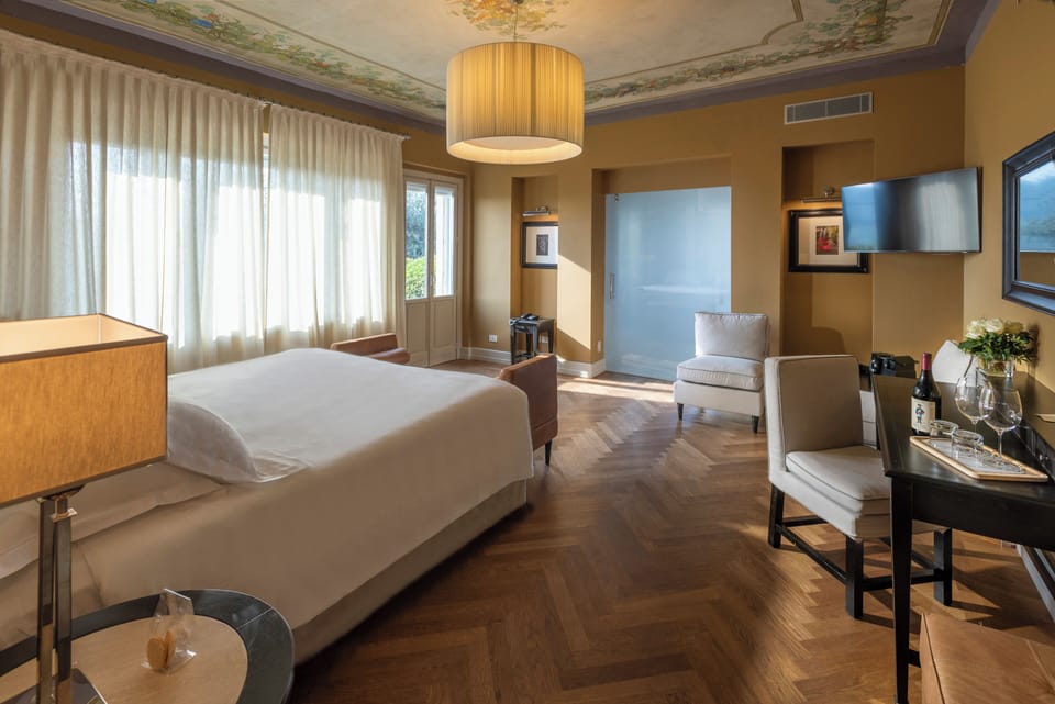 Junior Double Room | Desk, soundproofing, free WiFi, bed sheets