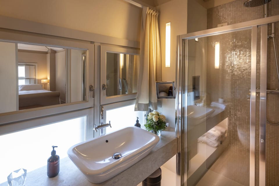Classic Room | Bathroom | Slippers, towels