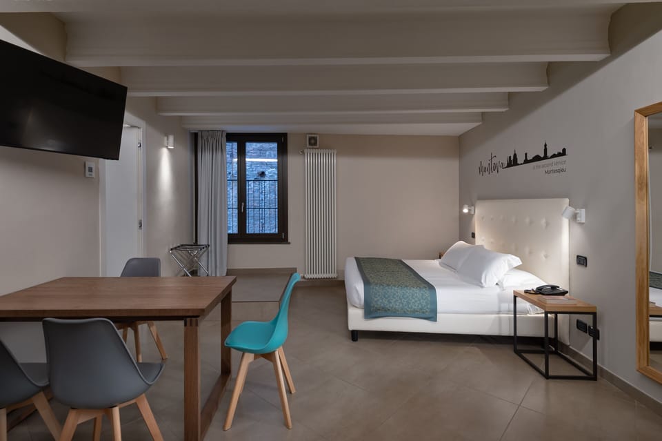 Family Room (Superior) | In-room safe, desk, free WiFi, bed sheets