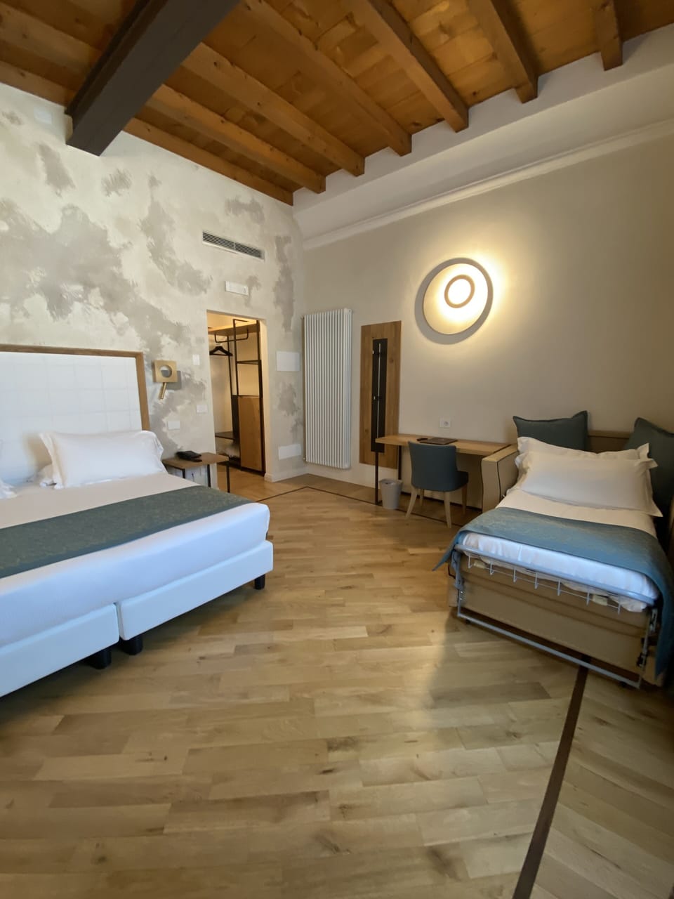 Deluxe Triple Room | In-room safe, desk, free WiFi, bed sheets