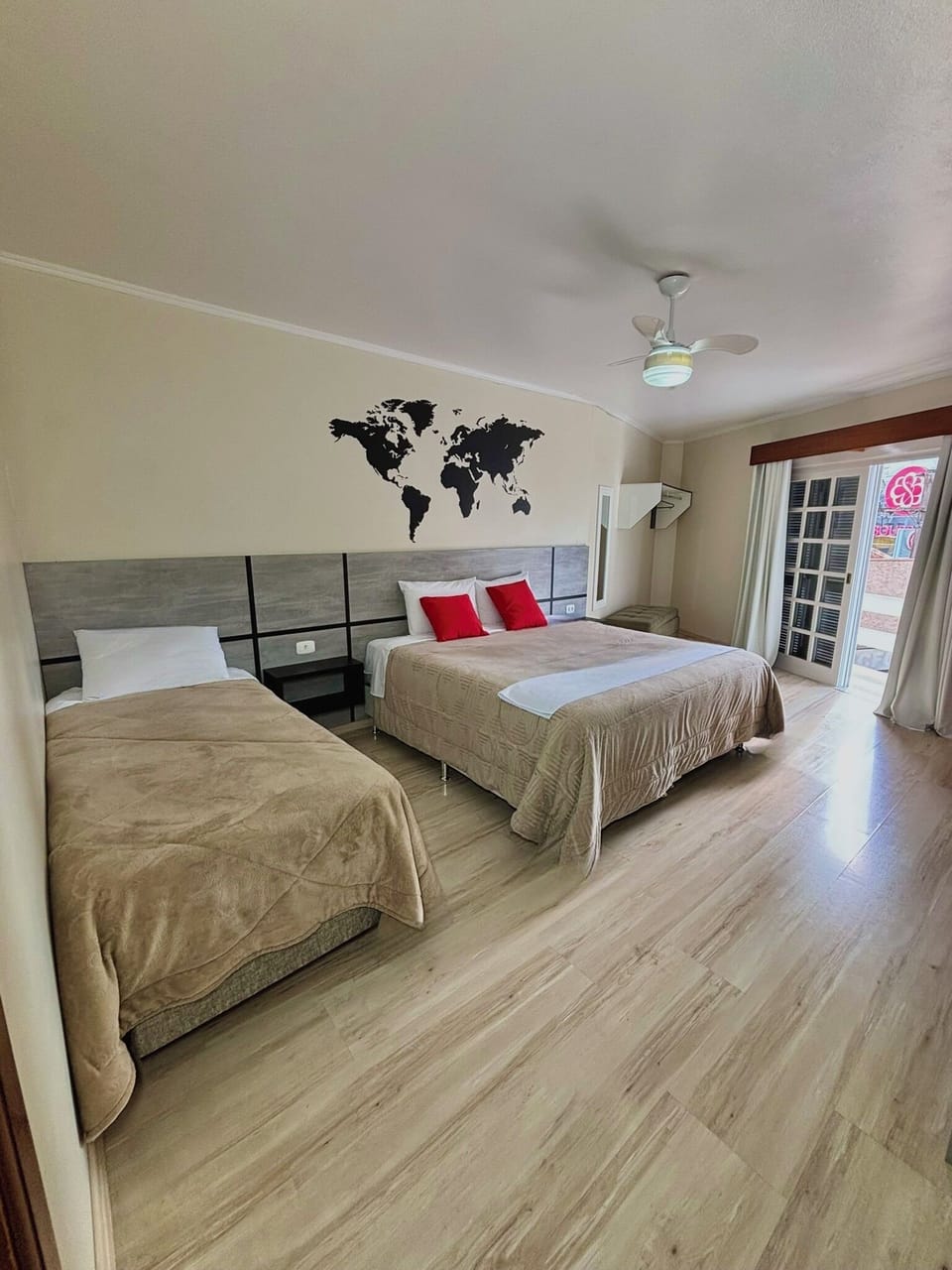 Luxury Suite | Desk, free WiFi