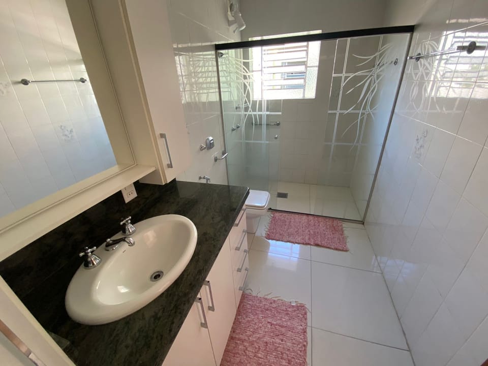 Comfort Suite | Bathroom | Shower, bidet, towels