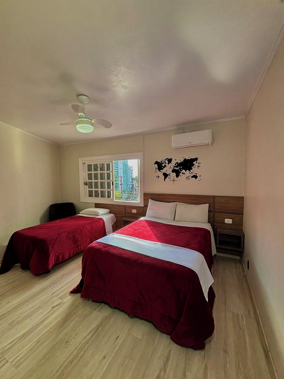 Comfort Triple Room | Desk, free WiFi