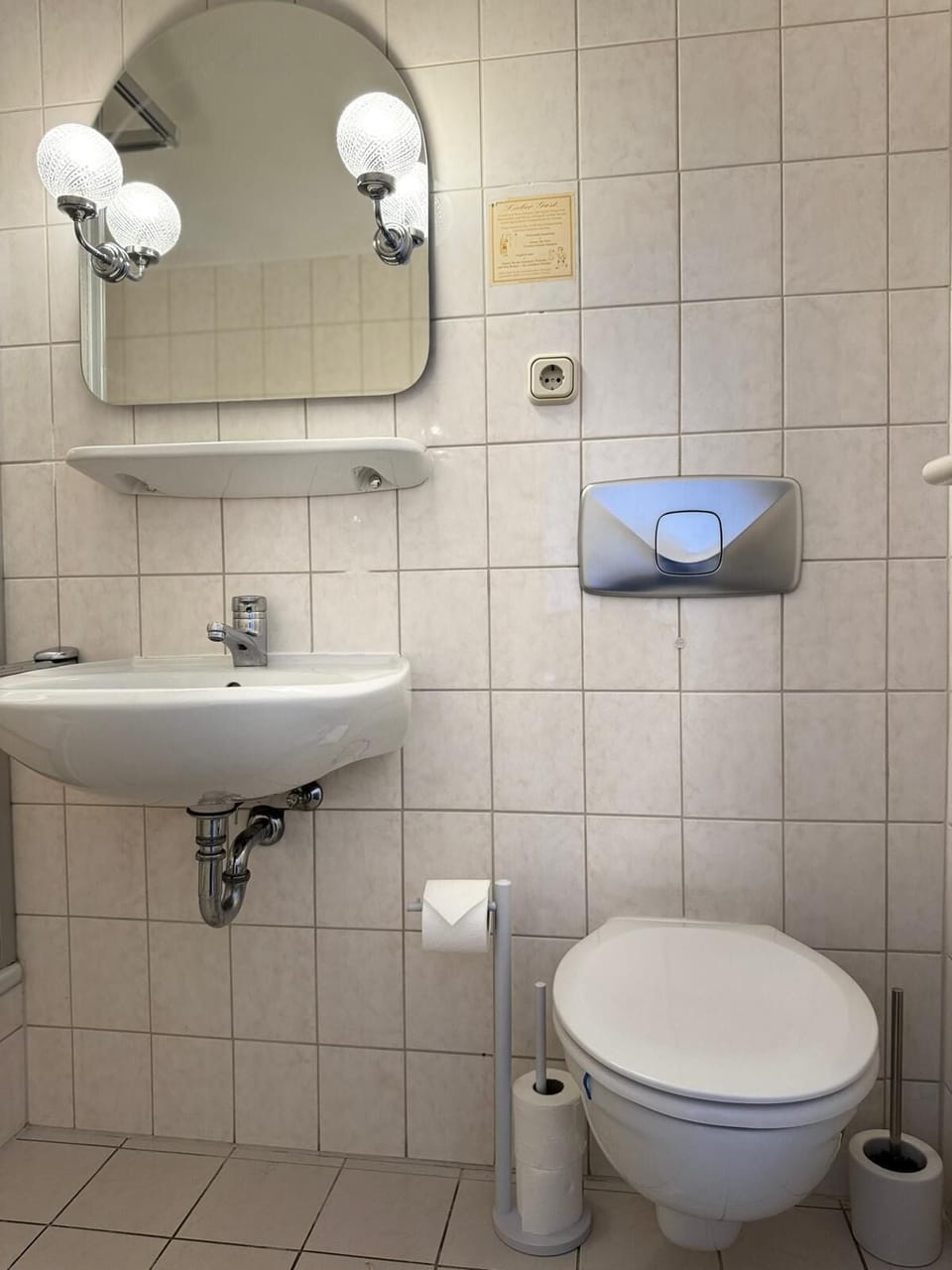 Standard Single Room | Bathroom | Shower, hair dryer, towels, soap