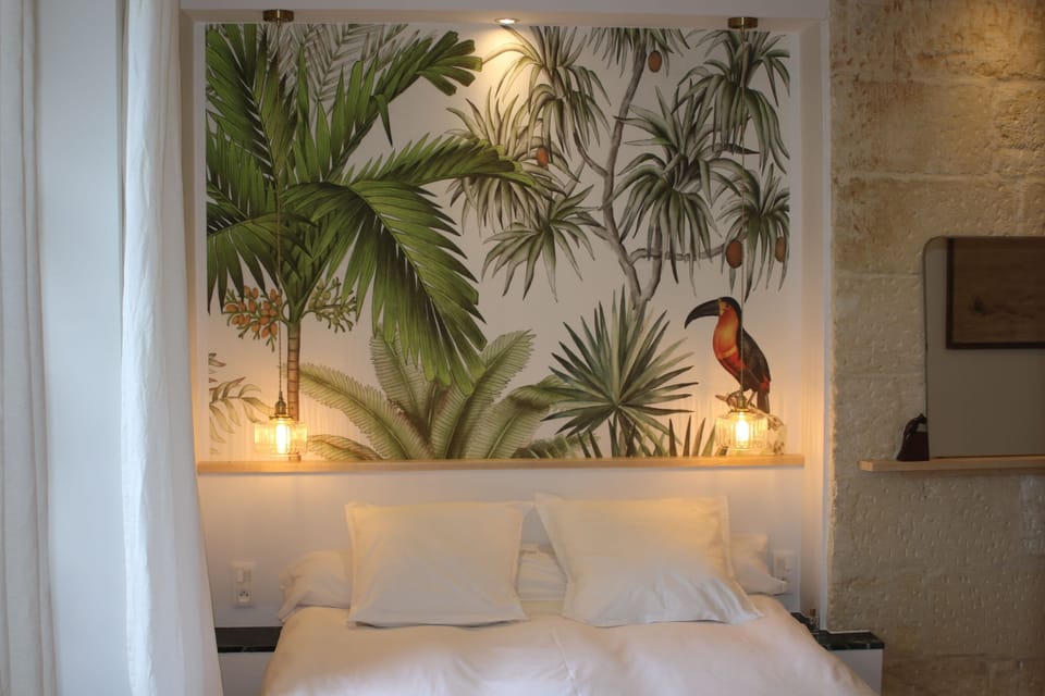 Chambre Vigne 2 Deluxe | Egyptian cotton sheets, premium bedding, down comforters, free WiFi