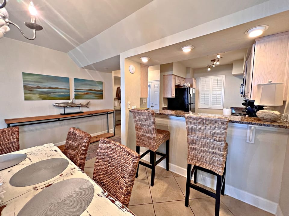 Condo, Multiple Beds, Pool Access (Broadmoor 1002) | 2 bedrooms, individually decorated, individually furnished, bed sheets