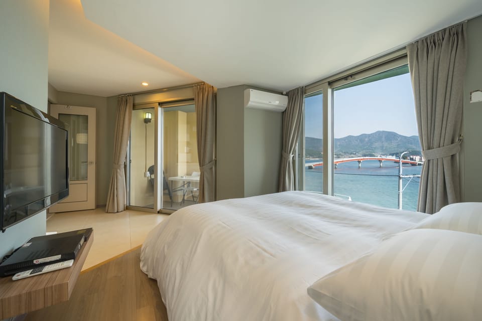 Standard Room | Down comforters, free WiFi, bed sheets