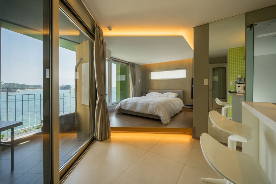 Standard Room | Down comforters, free WiFi, bed sheets