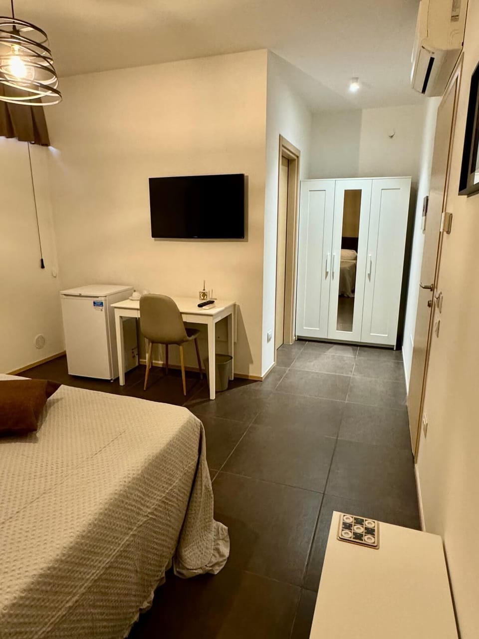 Classic Room | Minibar, individually decorated, desk, laptop workspace