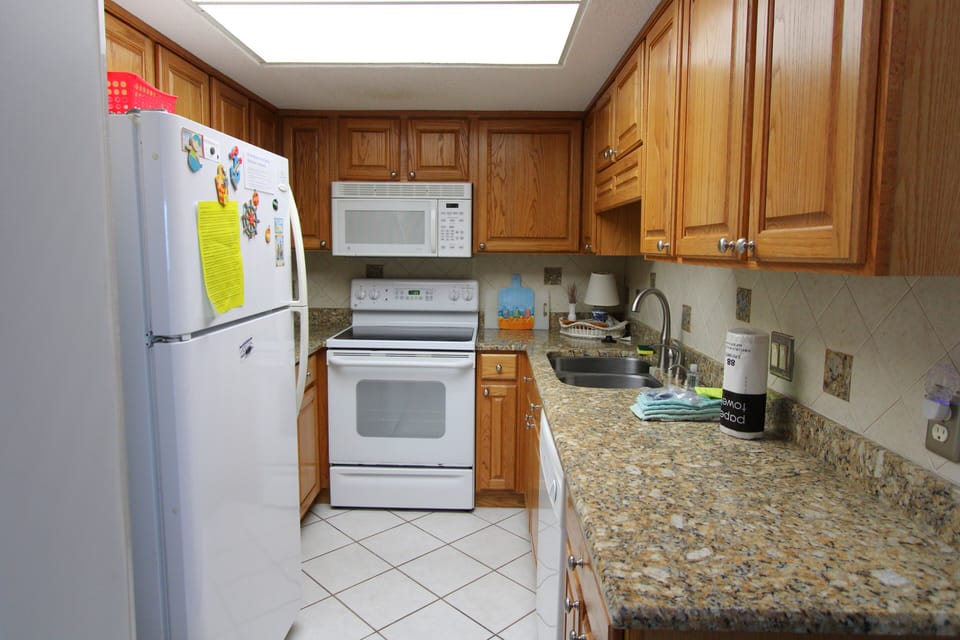 Condo, Multiple Beds, Balcony (Phoenix II 2143) | Private kitchen