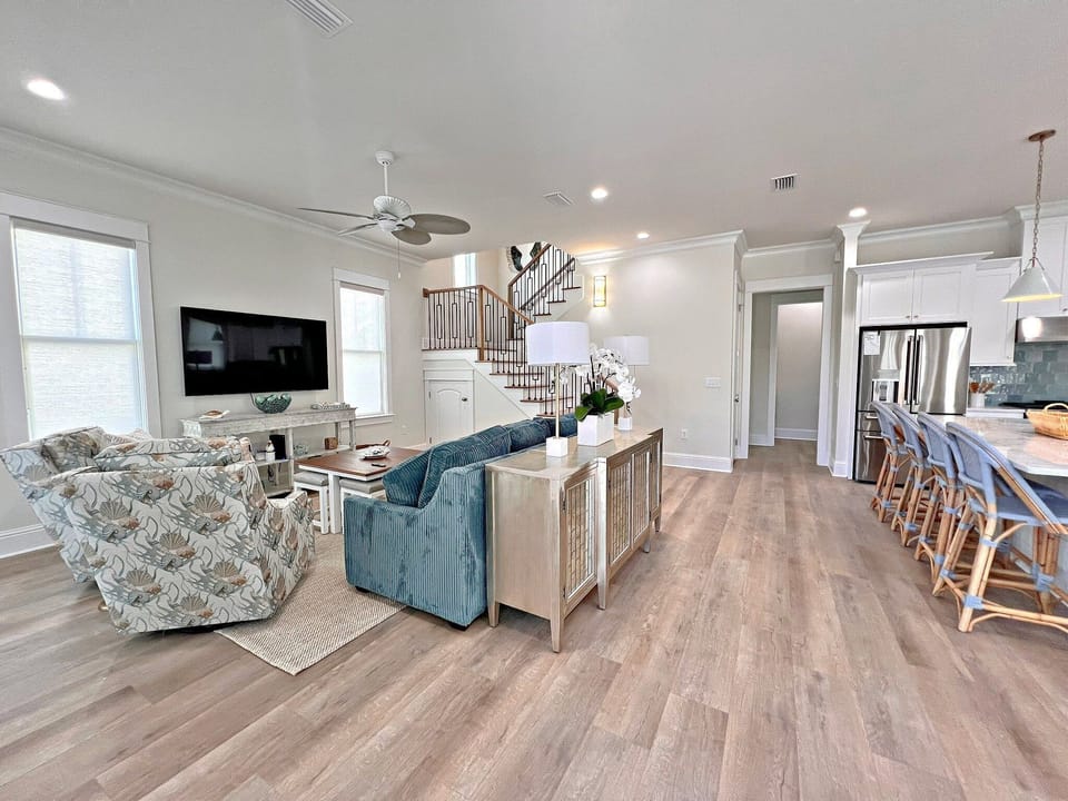 Condo, Multiple Beds, Kitchen, Pool View (Southern Coastal) | Living area
