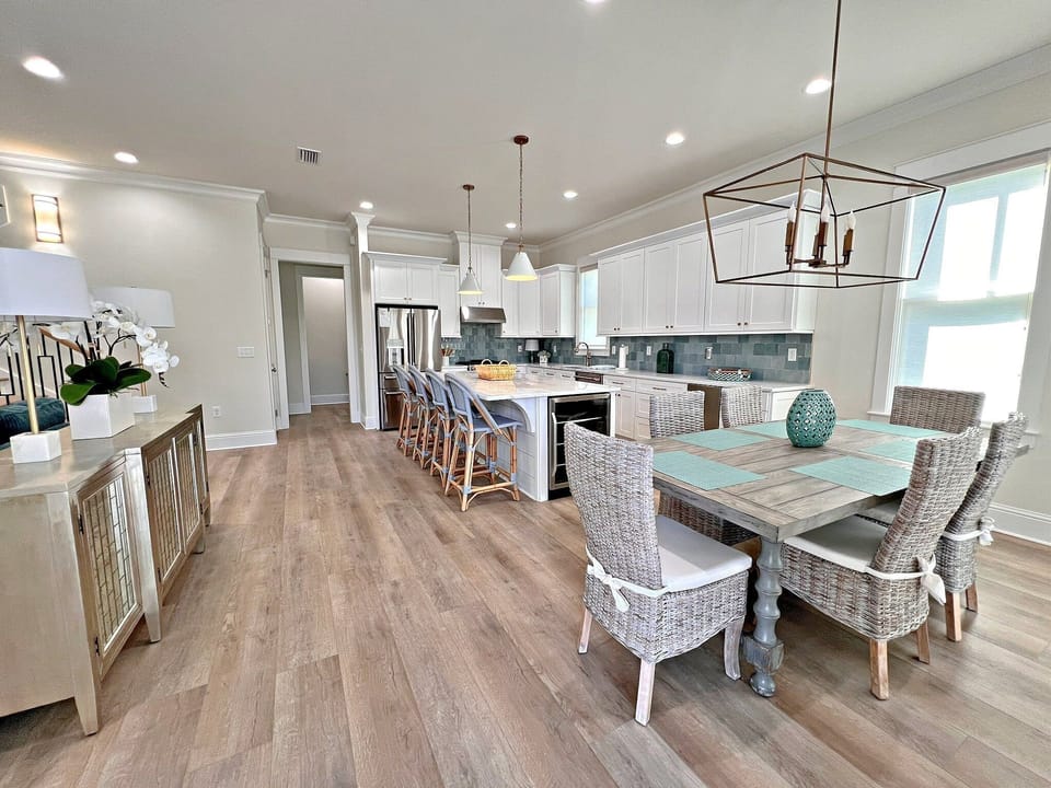 Condo, Multiple Beds, Kitchen, Pool View (Southern Coastal) | 3 bedrooms, individually decorated, individually furnished, bed sheets