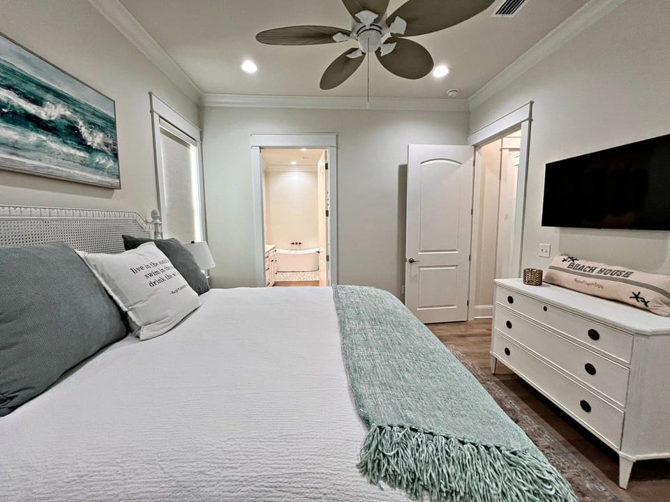 Southern Coastal Apartment in Orange Beach