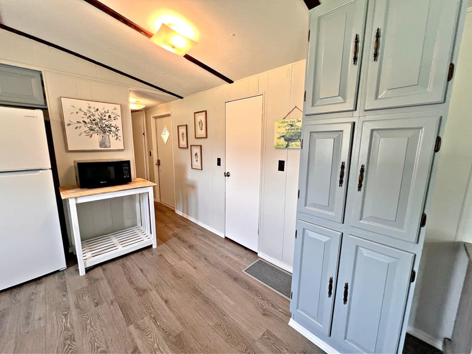 Cottage, Multiple Beds, Patio, Beach View (Oakridge Cottage) | Interior