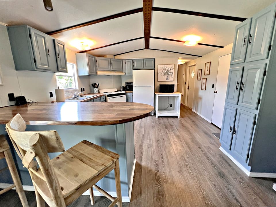 Cottage, Multiple Beds, Patio, Beach View (Oakridge Cottage) | Private kitchen | Coffee/tea maker