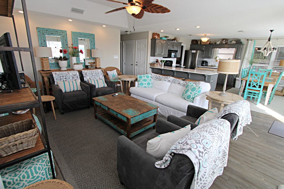 House, Multiple Beds, Patio, Beach View (Pelican's Rest Beach House) | Living area