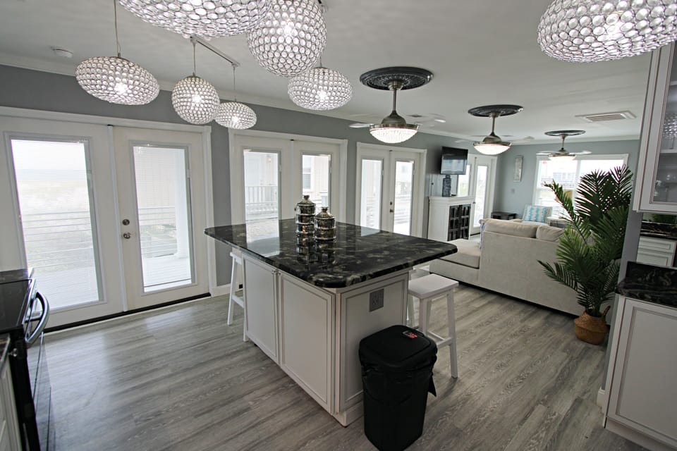 House, Multiple Beds, Patio, Ocean View (Sand in my Boots) | Private kitchen
