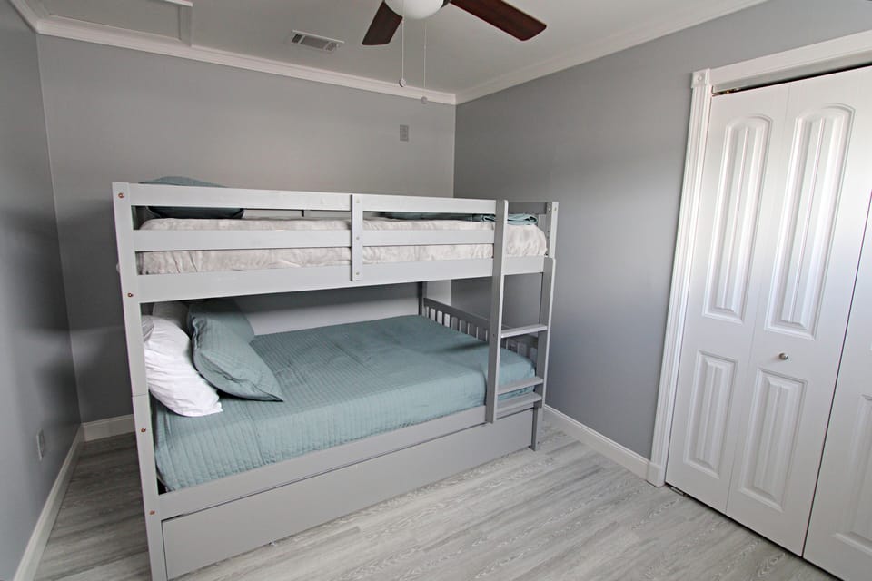 3 bedrooms, individually decorated, individually furnished, bed sheets