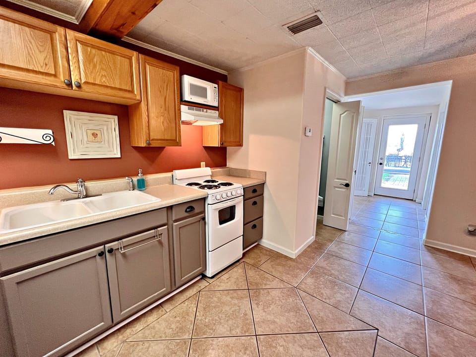House, Multiple Beds, Patio (Porpoise Pass) | Private kitchen | Coffee/tea maker
