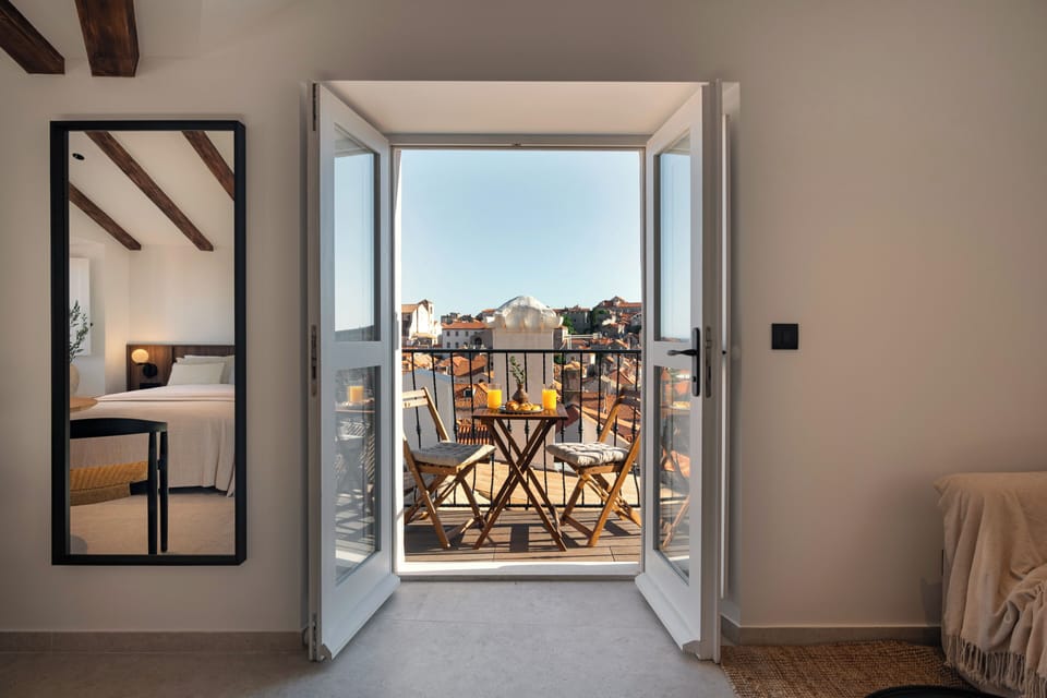 Deluxe suite with balcony | 1 bedroom, premium bedding, memory foam beds, in-room safe