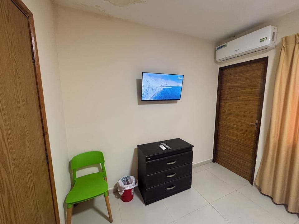 Deluxe Suite, 1 Queen Bed, Air conditioning | Free WiFi