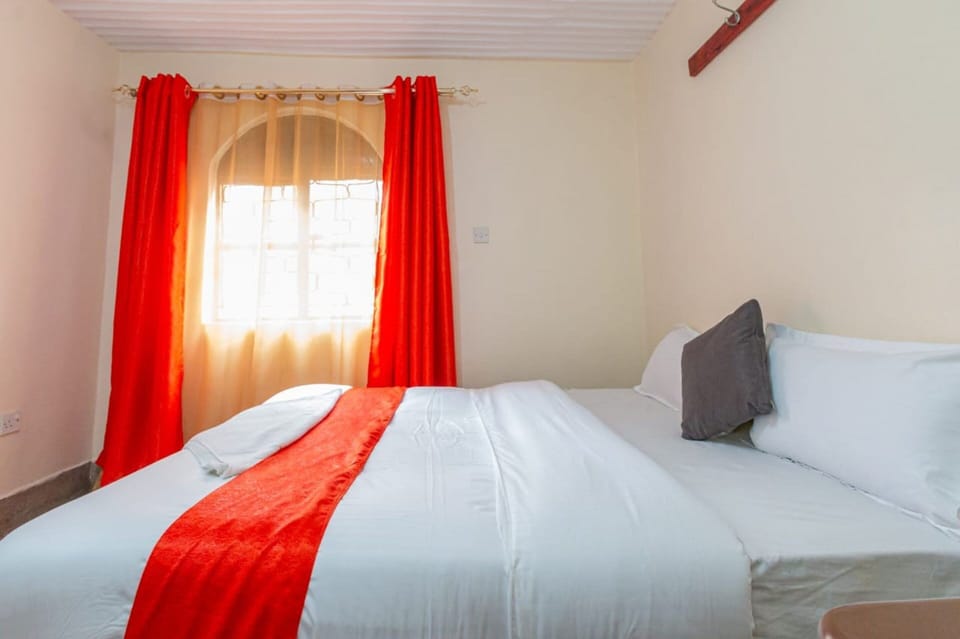 Standard Double Room | Desk, laptop workspace, free WiFi