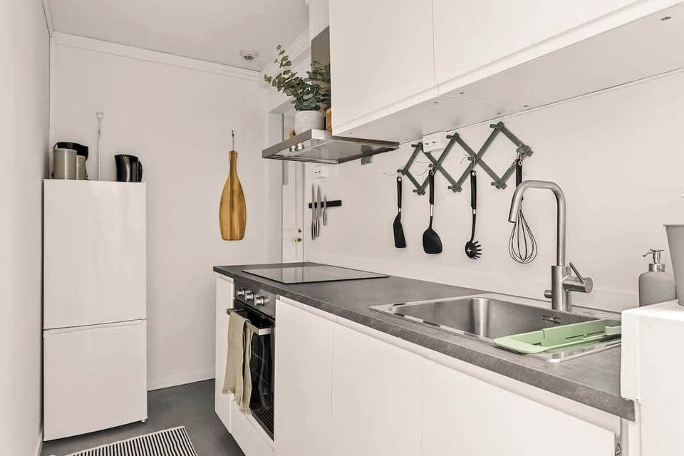 You have the choice to cook your own meals in the fully equipped kitchen or explore the vibrant restaurant scene in Bergen. If you prefer dining out, we are more than happy to provide you with a curated list of our personal favorite restaurants!