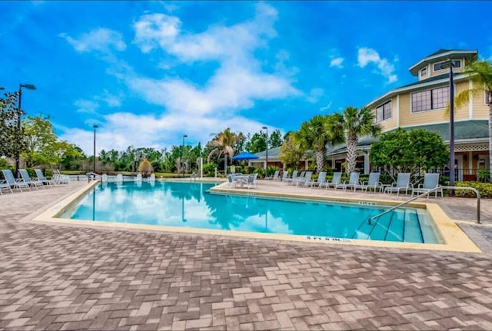Community pool and hot tub.