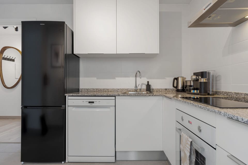 Spacious fully equiped kitchen (2)