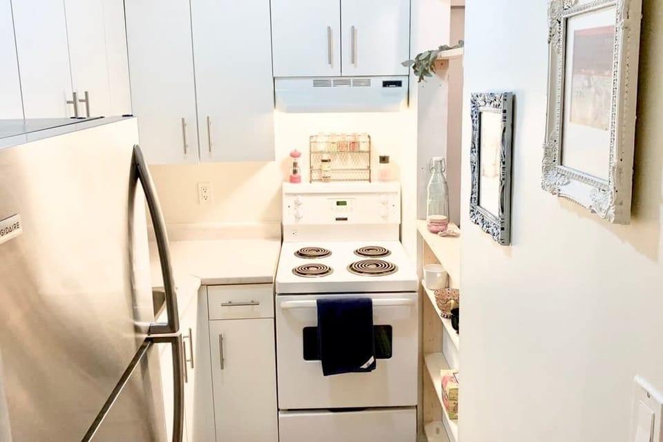 Fully equipped kitchen, feel free to use anything!