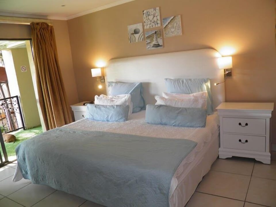 King/Twin Room Shower incl breakfast | In-room safe, desk, blackout drapes, iron/ironing board