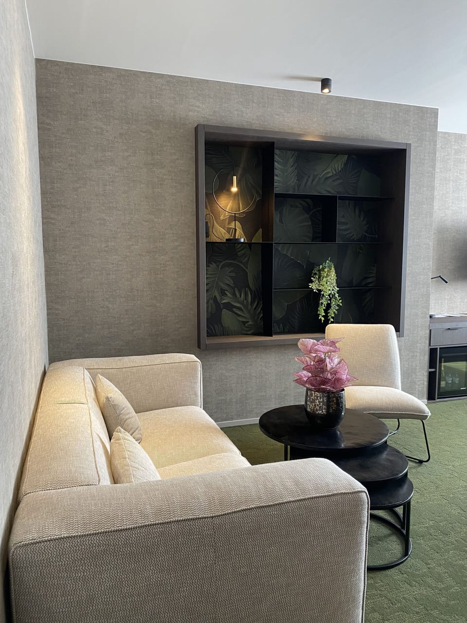 Deluxe Suite | Living area | Flat-screen TV