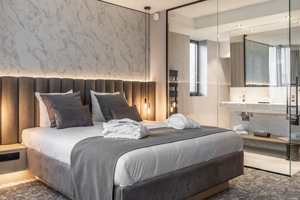 Luxury Suite | Premium bedding, free minibar, in-room safe, desk