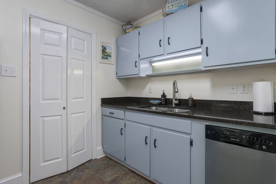 Full kitchen 