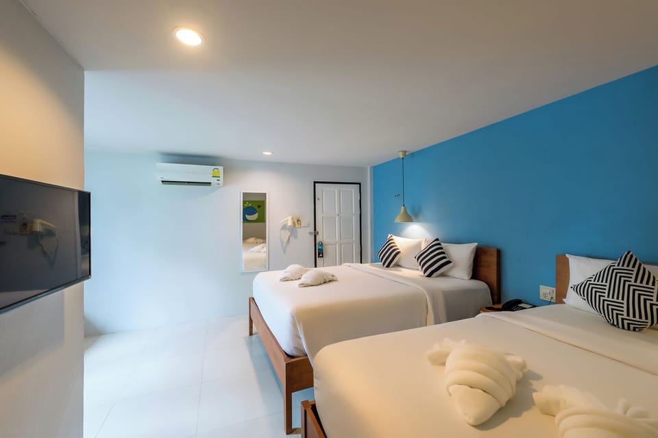 Family | Premium bedding, individually decorated, desk, laptop workspace