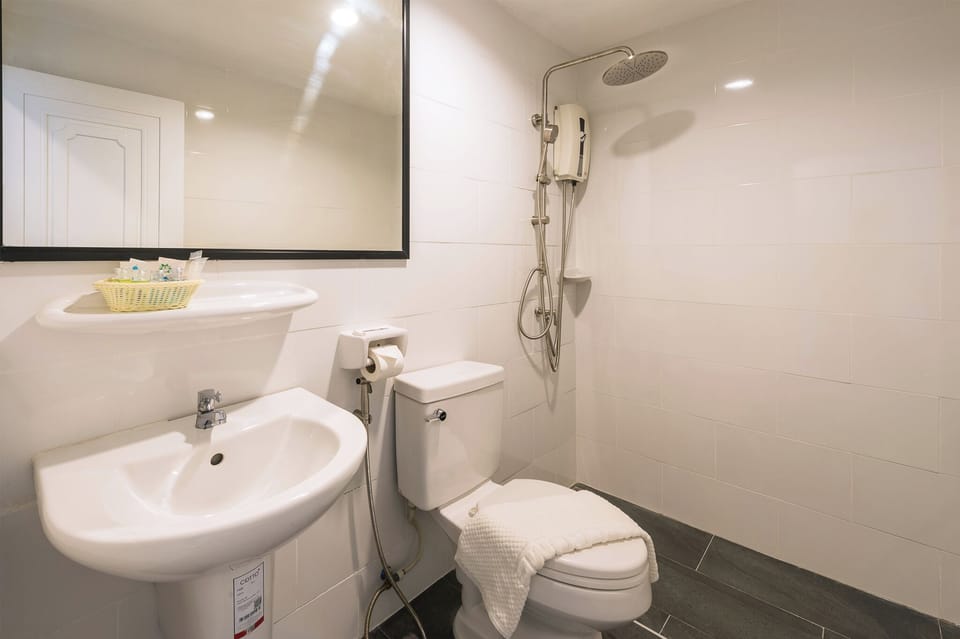 Superior King | Bathroom | Shower, hair dryer, towels, soap