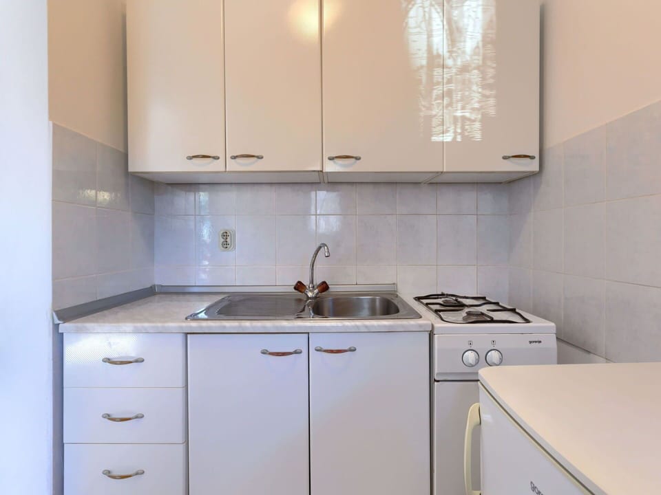 Cabinetry, Property, Building, Kitchen Sink, White, Sink, Kitchen, Kitchen Stove, Countertop, Interior Design