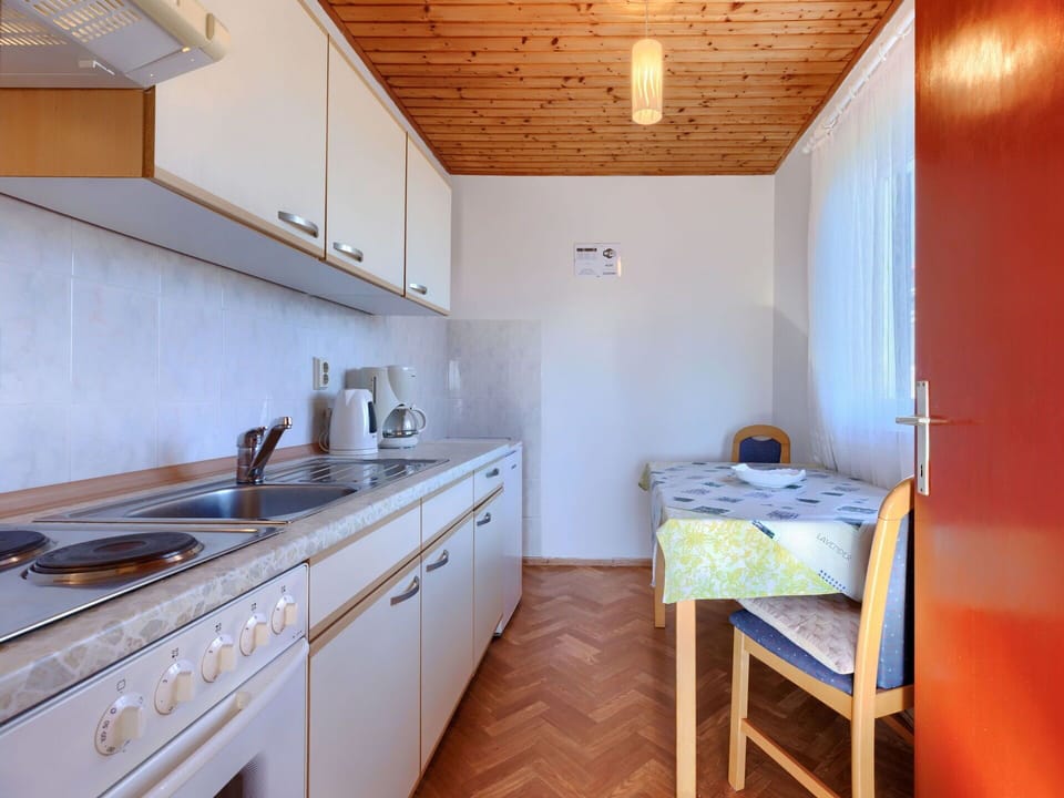 Cabinetry, Property, Countertop, Furniture, Building, Kitchen Sink, Sink, Wood, Tap, Lighting