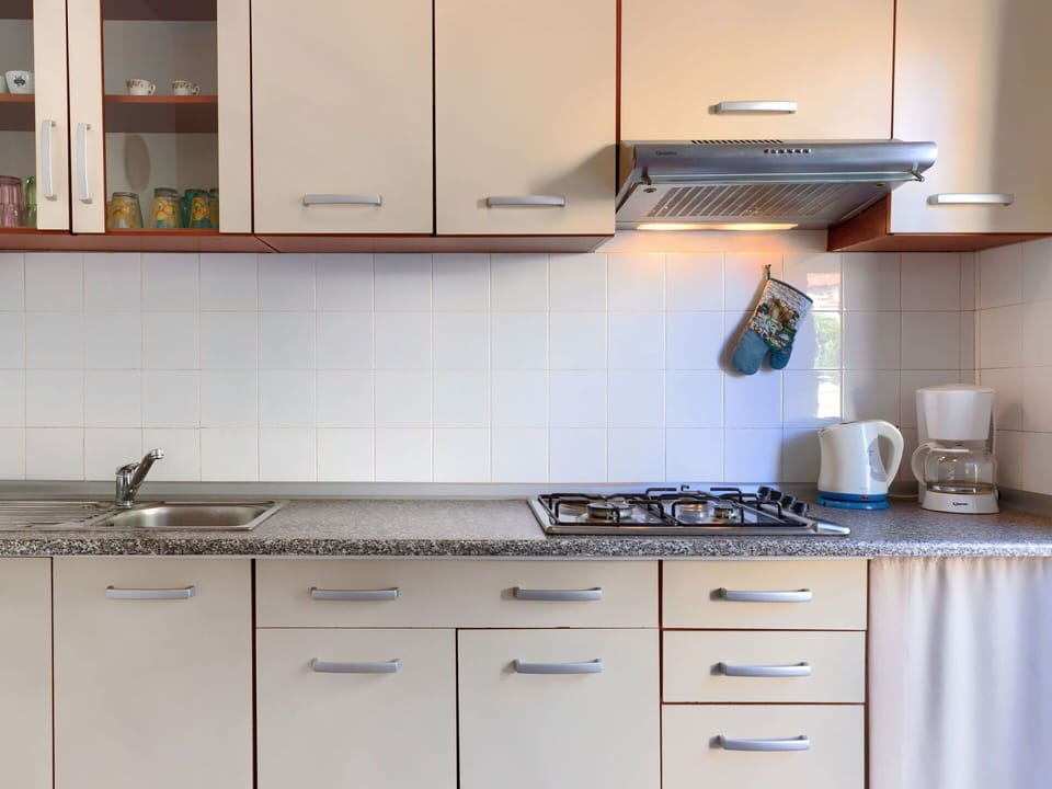 Cabinetry, Countertop, Property, Building, Kitchen, Kitchen Stove, Kitchen Sink, Kitchen Appliance, Drawer, Wood